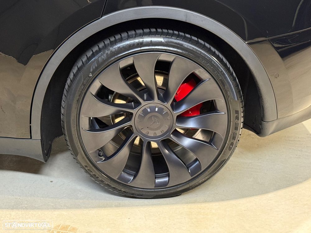 Tesla Model Y Performance Dual Motor AWD - 16
