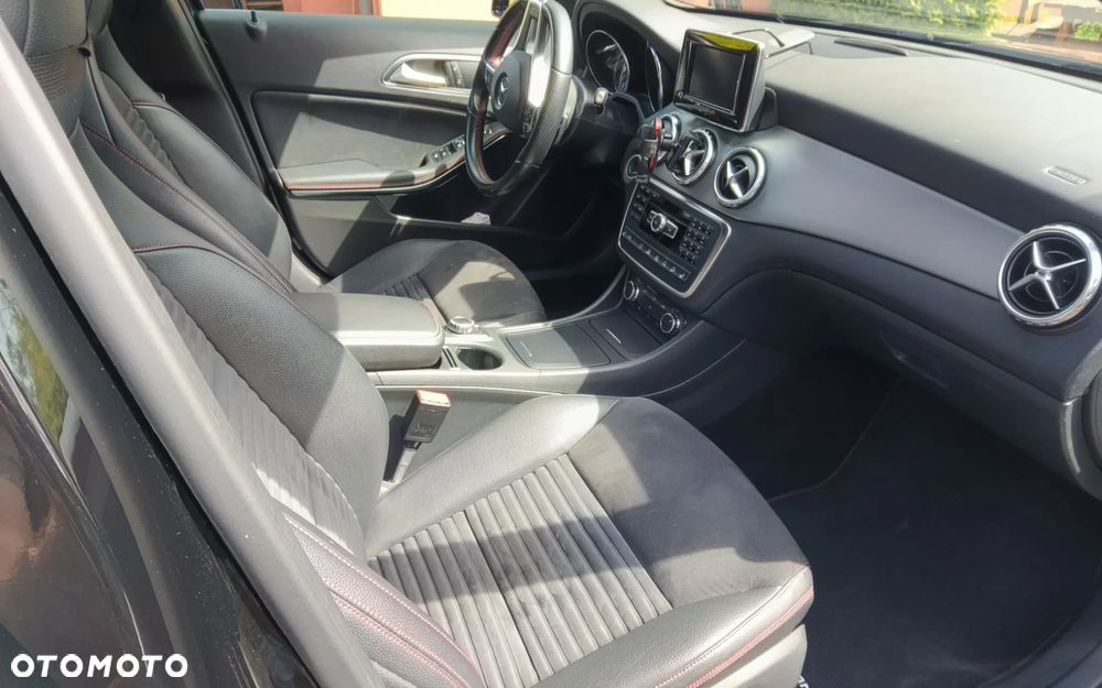 Mercedes-Benz GLA 250 4Matic 7G-DCT AMG Line - 20