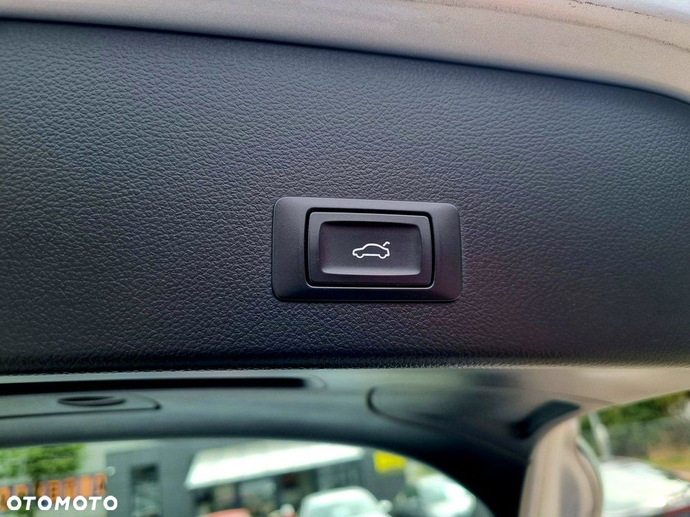 Audi A6 Avant 2.0 TDI Ultra S tronic - 13