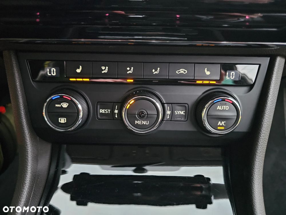 Skoda Superb 2.0 TDI L&K DSG - 19