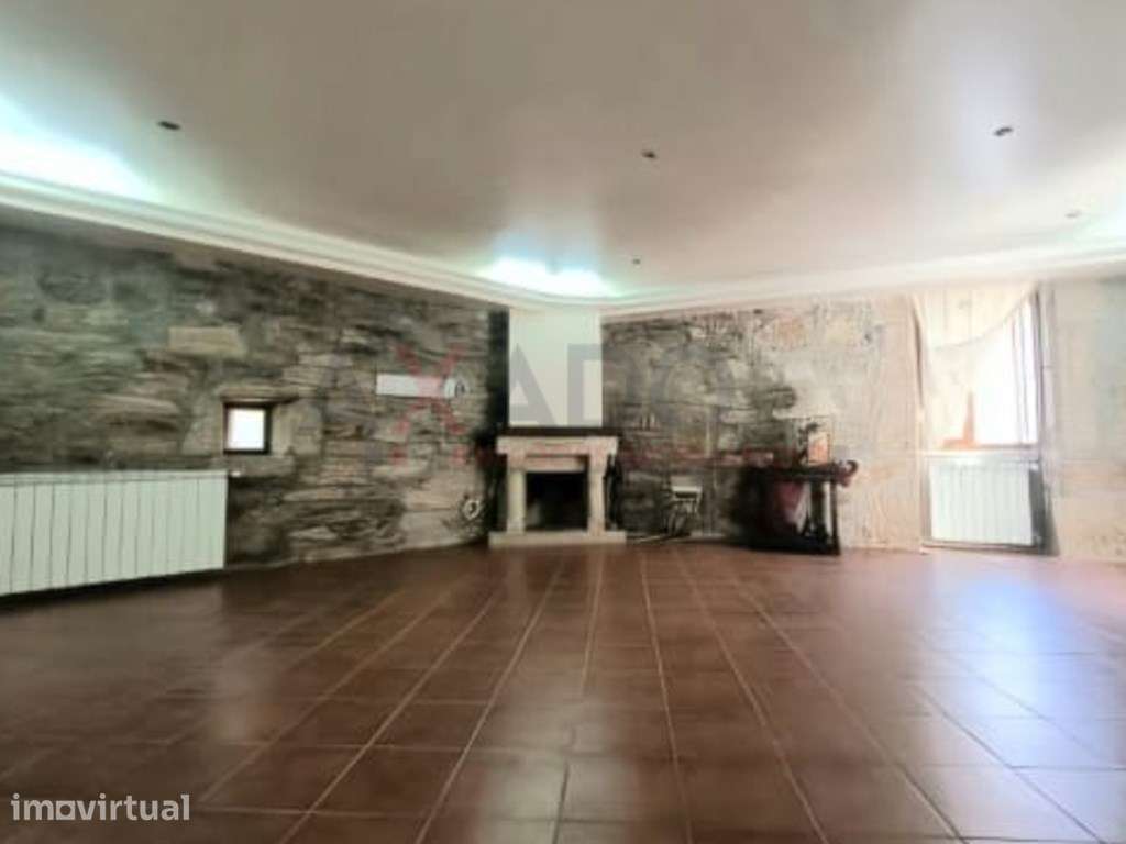 Moradia com 4 Quartos - Oportunidade - Grande imagem: 2/12