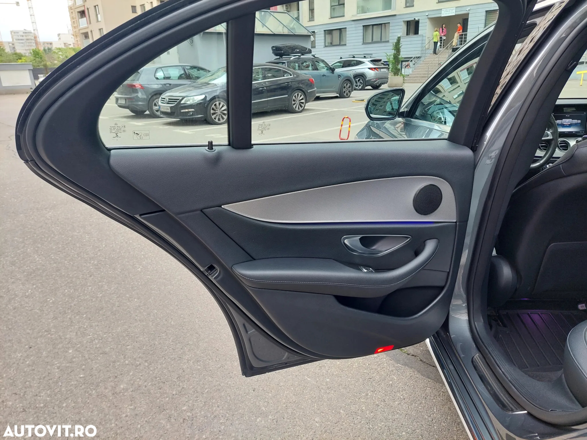 Mercedes-Benz E 200 4Matic T 9G-TRONIC - 18