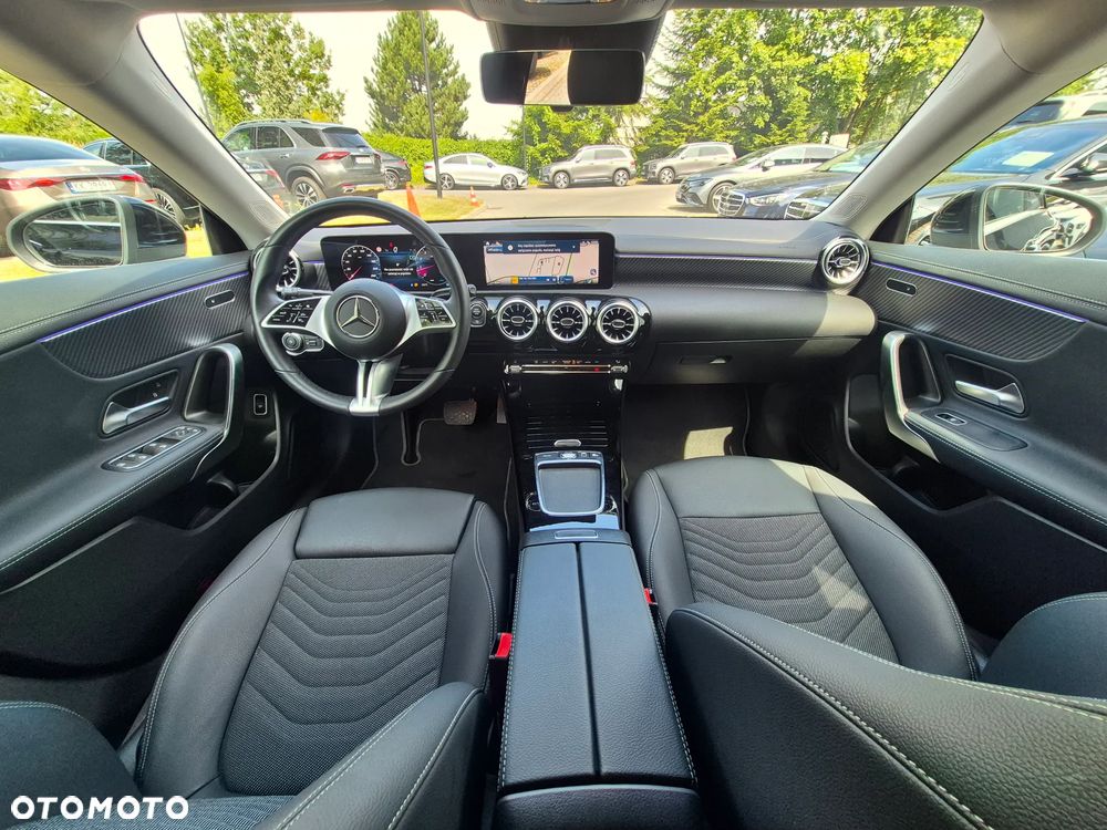 Mercedes-Benz CLA 180 7G-DCT - 21