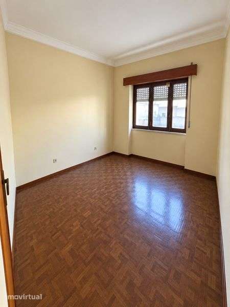 Casa T3 com 2 salas, quintal e churrasqueira - Grande imagem: 5/8