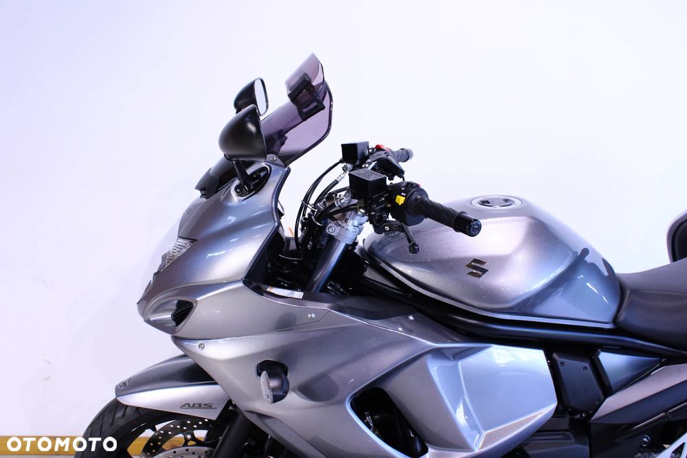 Suzuki GSX - 11