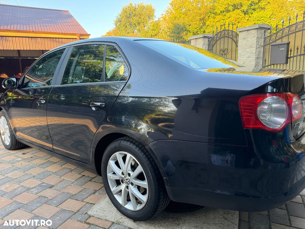 Volkswagen Jetta - 8