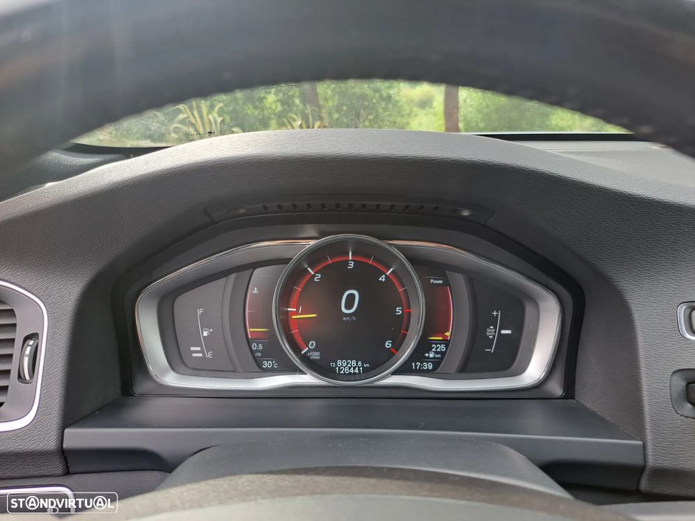 Volvo V60 Cross Country D4 Momentum - 19