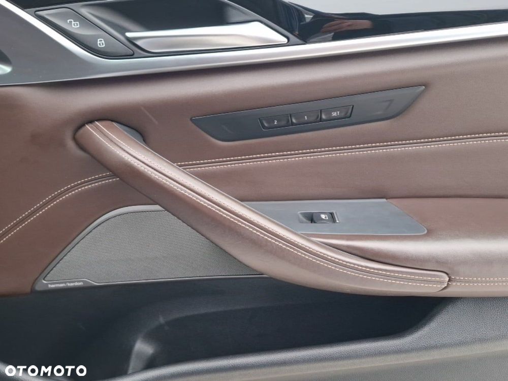 BMW Seria 5 530d Luxury Line - 24