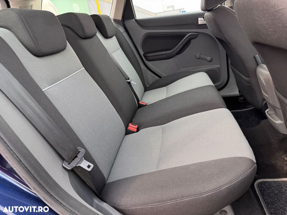 Ford Focus 1.6 TDCI Ghia - 12