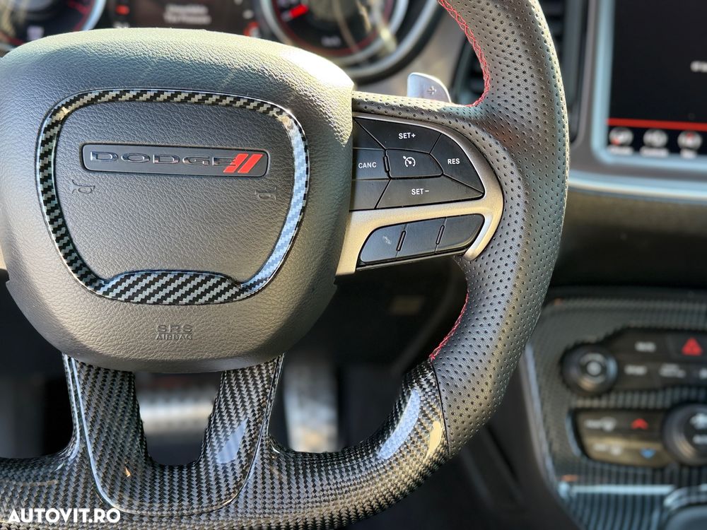 Dodge Challenger - 7
