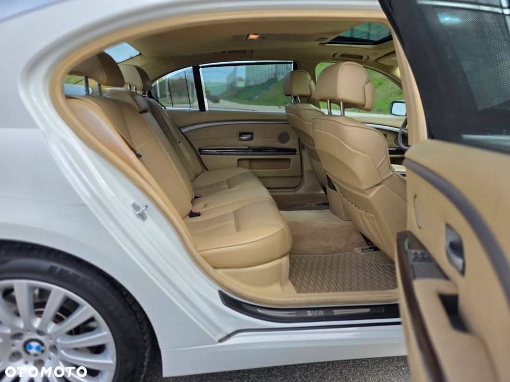 BMW Seria 7 750i L - 24