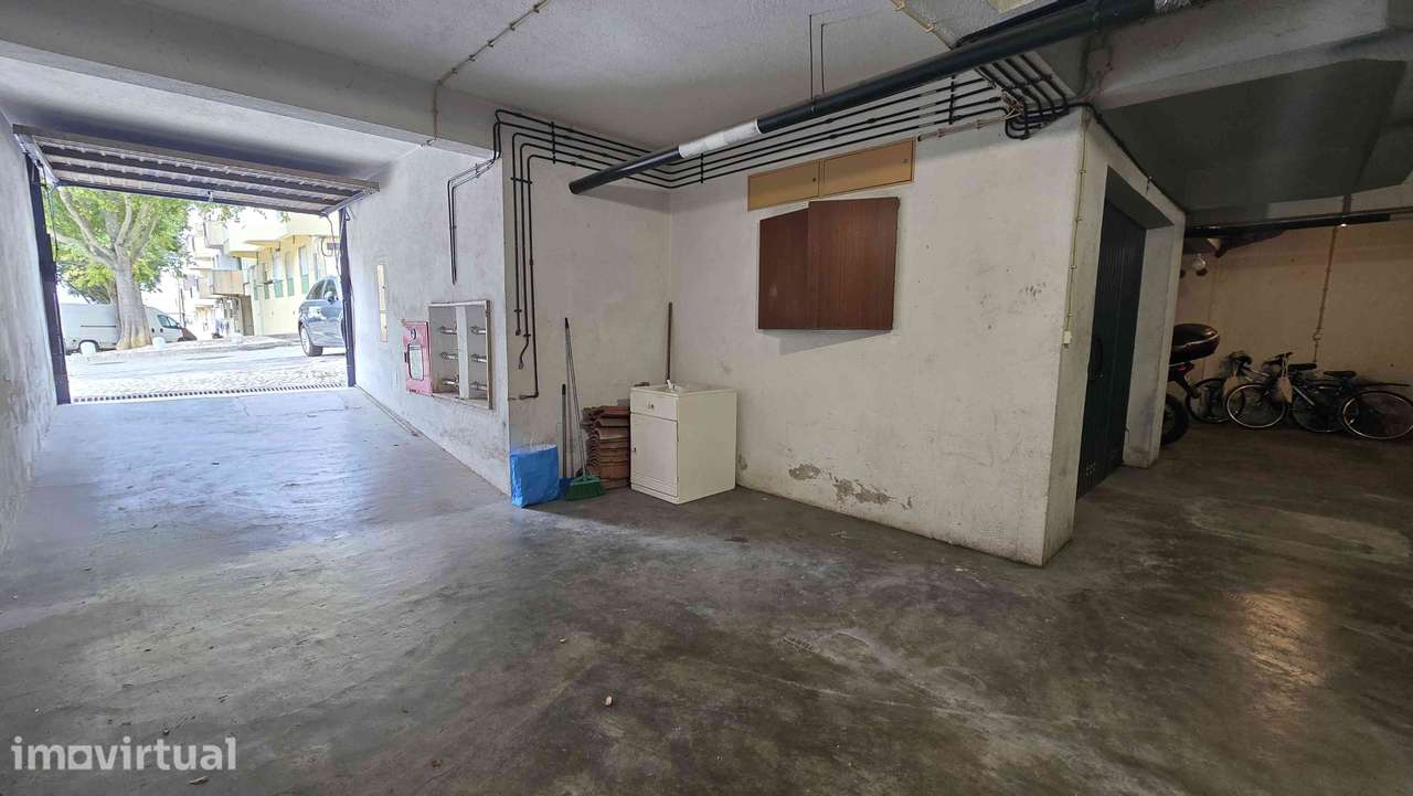 garagem com luz e agua fechada - Grande imagem: 2/5