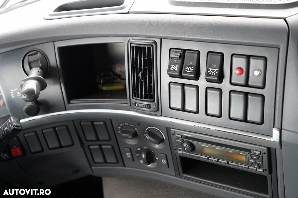 Volvo FMX 370 / 6X4 / TIPPER + FASSI F165XP HDS / MAX. CAPACITATE DE RIDICARE 5200 KG / COMANDĂ RADIO / HAYON LATERAL HIDRAULIC - 32