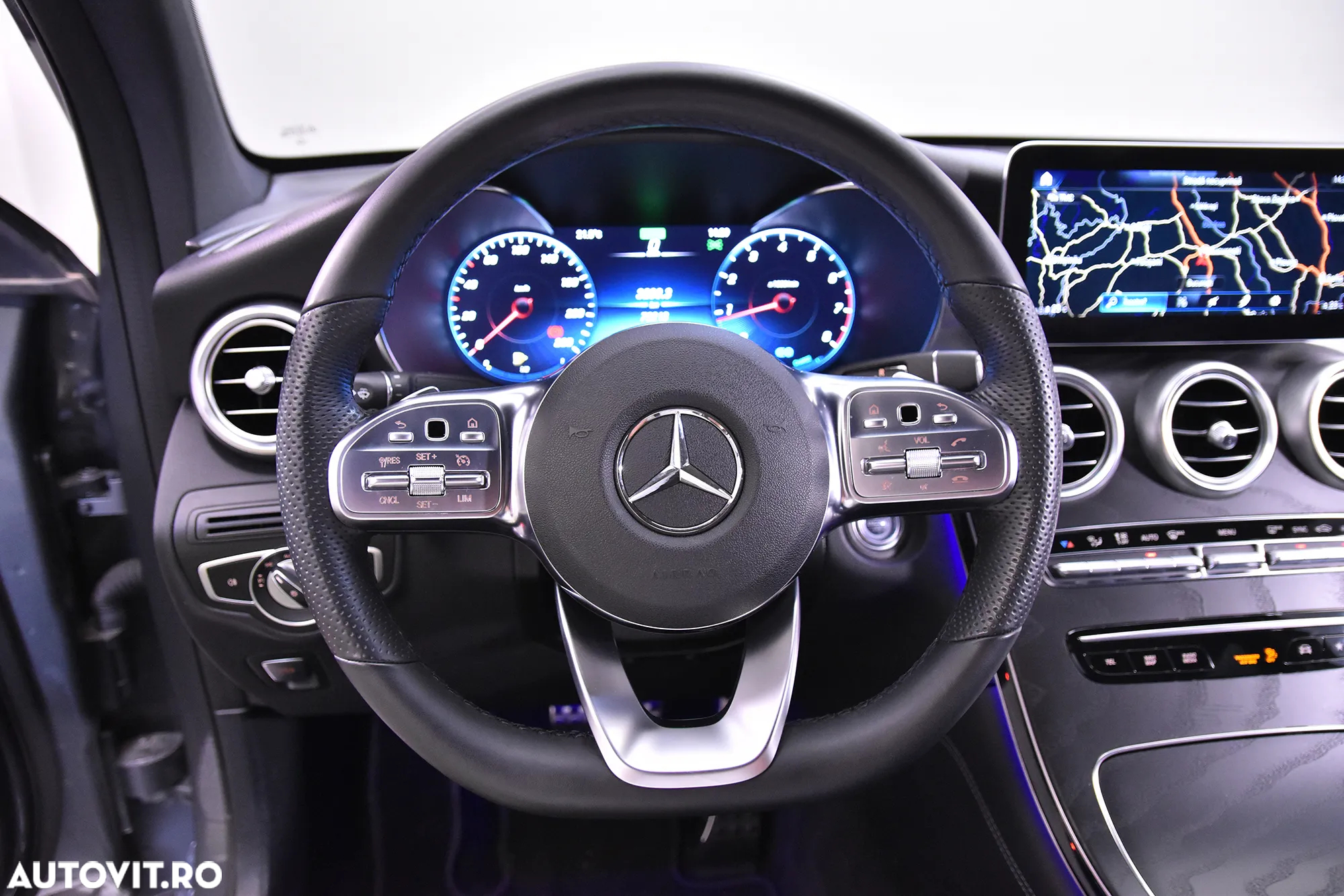 Mercedes-Benz GLC Coupe 300 4Matic 9G-TRONIC AMG Line - 16