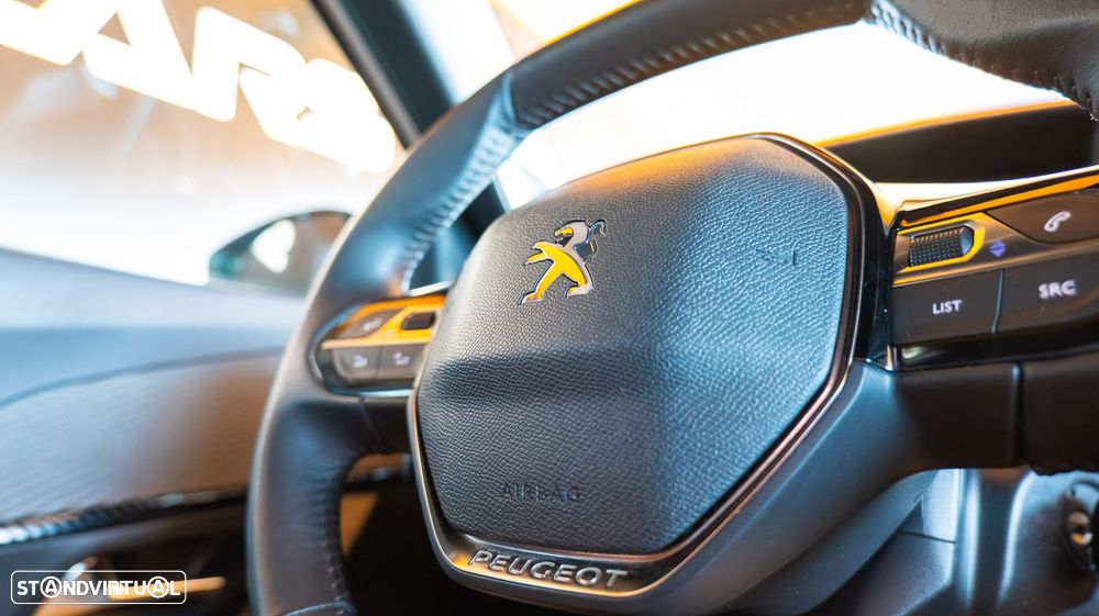 Peugeot 2008 1.2 PureTech Allure Pack EAT8 - 18