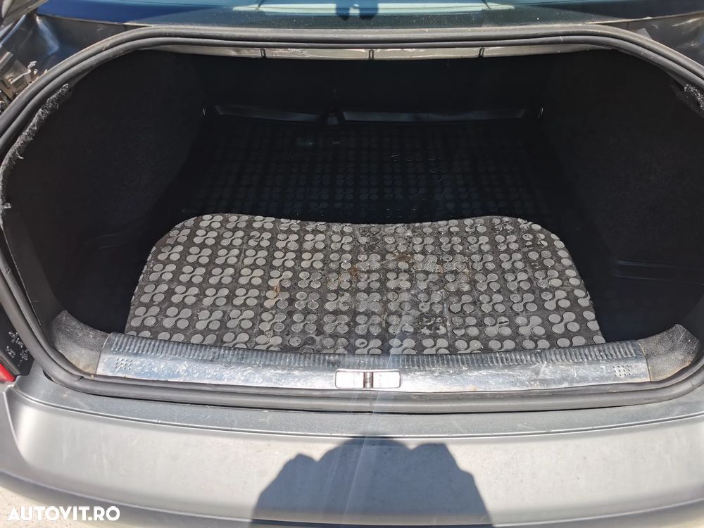 Volkswagen Passat - 18