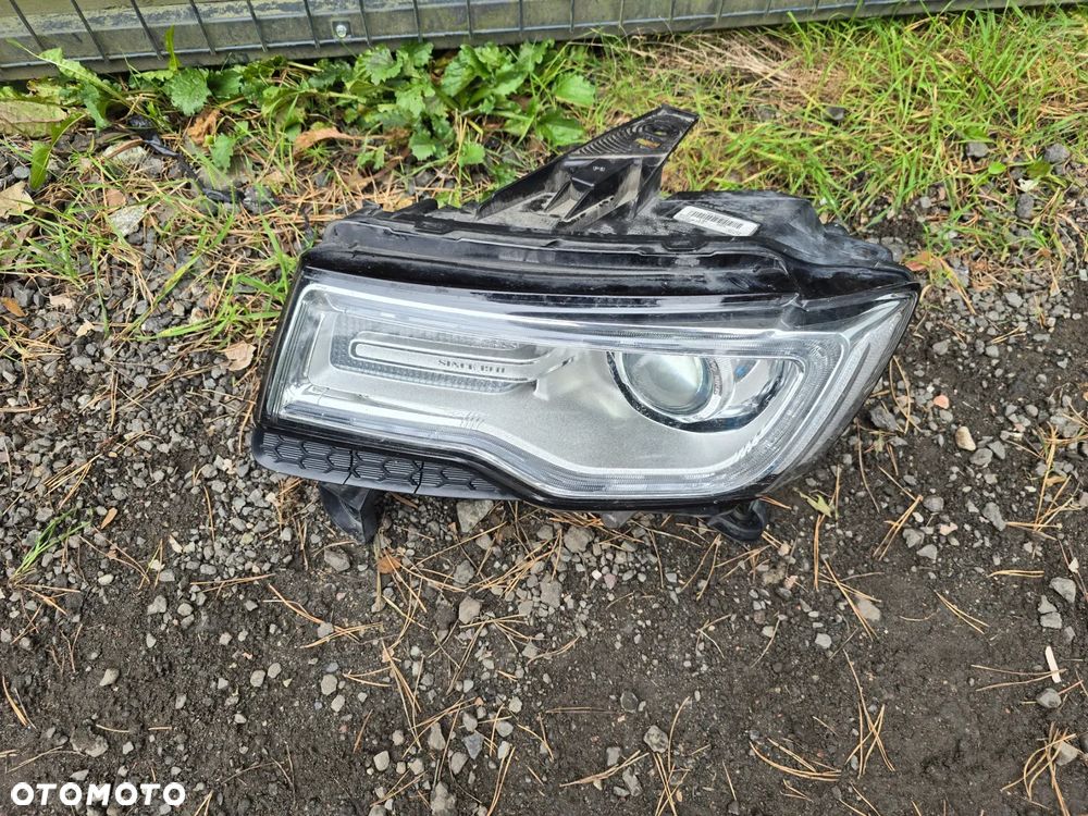 Jeep Grand Cherokee wk2 lift 2016- lampa xenon idealna europa - 1