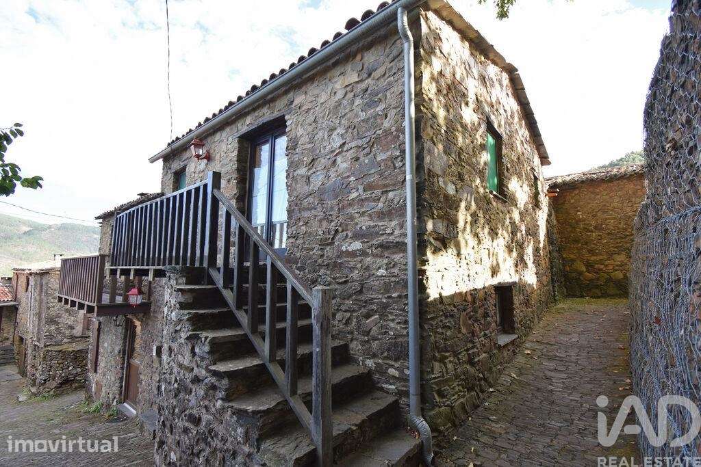 Moradia geminada T3 em Vila Nova de 133 m2 - Grande imagem: 3/35