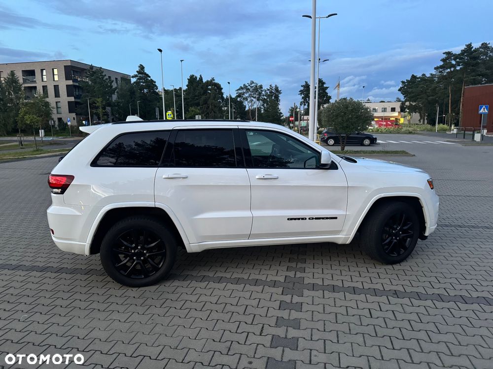 Jeep Grand Cherokee - 12