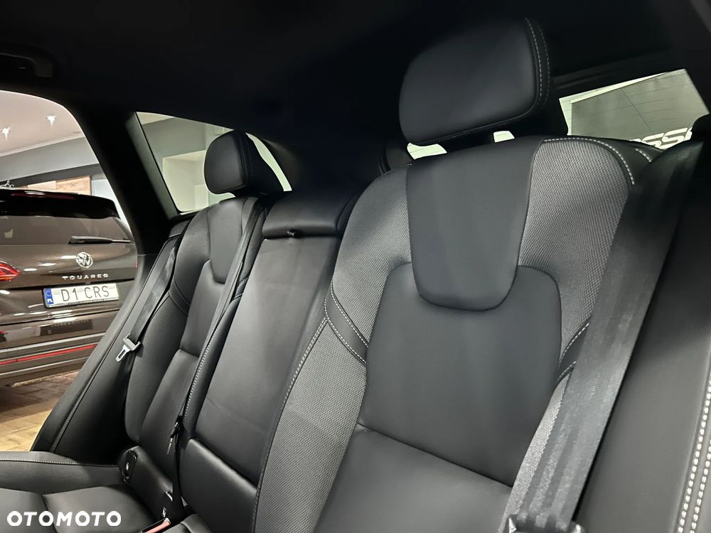 Volvo XC 60 B4 B Plus Dark - 22