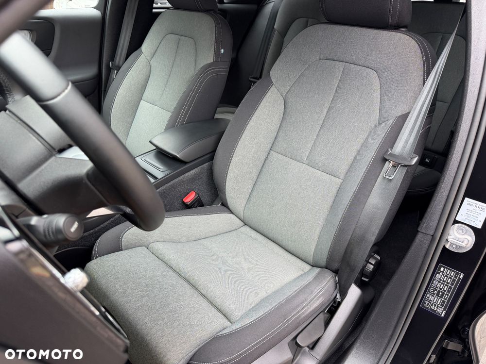 Volvo XC 40 B3 B DKG Plus Black Edition - 31