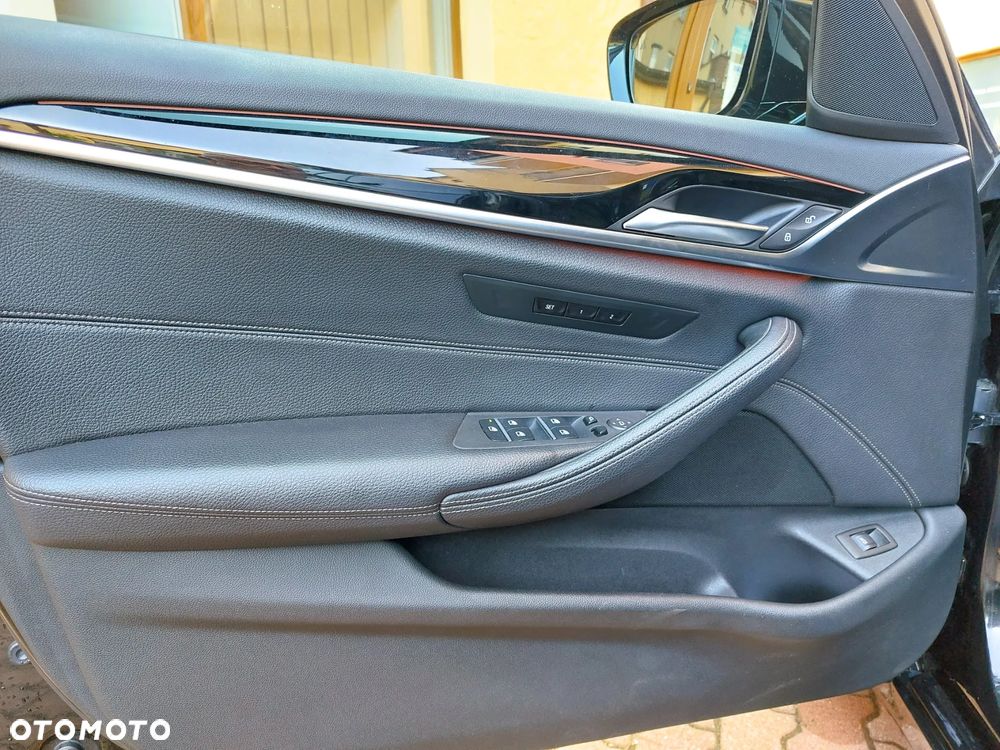 BMW Seria 5 525d Luxury Line sport - 13