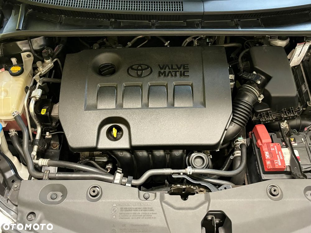 Toyota Avensis 1.6 Premium - 33