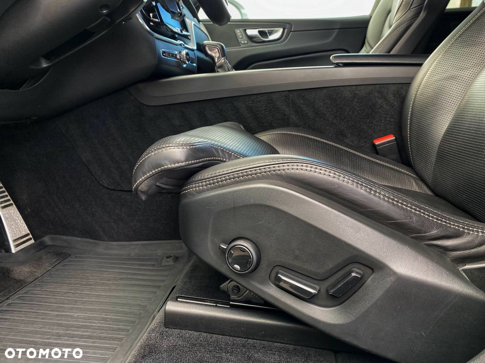 Volvo XC 60 T5 AWD R-Design - 14