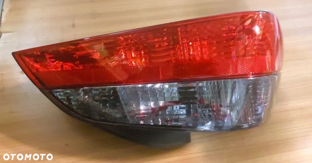 Lampa tył lewa pasuje do Peugeot 406 - 1