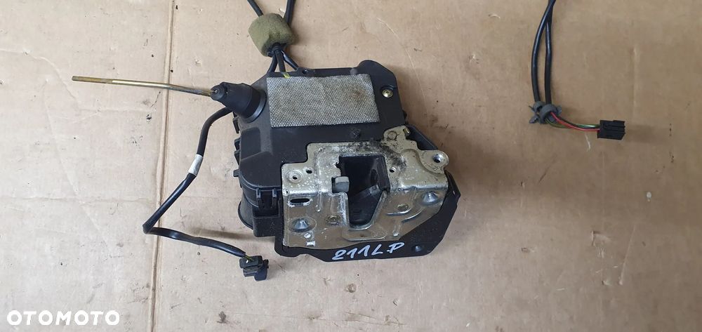 Zamek drzwi lewy przód przedni lewy Mercedes E-Klasa W211 - 3