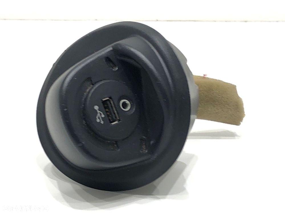 GNIAZDO USB  NISSAN JUKE (F15) 2010 - 2022 1.6 86 kW [117 KM] benzyna 2010 - 2022 KE289-1K005 - 1