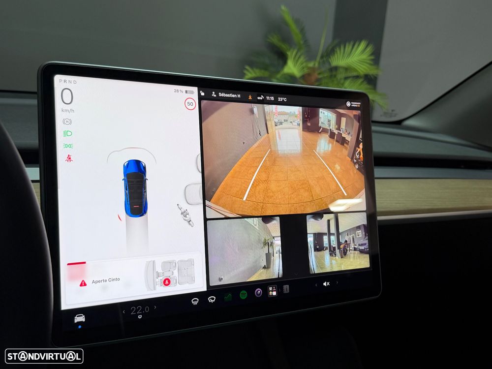 Tesla Model Y Long Range Dual Motor AWD — fotografia 10