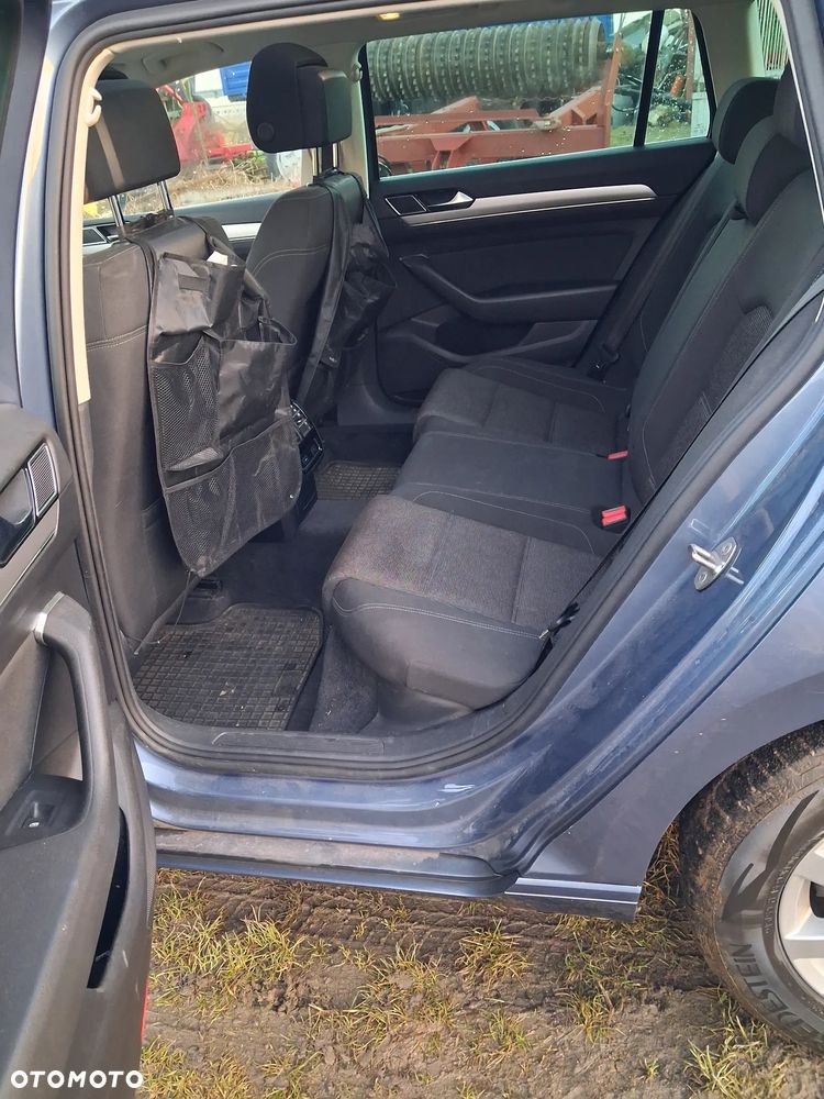 Volkswagen Passat 1.6 TDI BMT Comfortline - 18