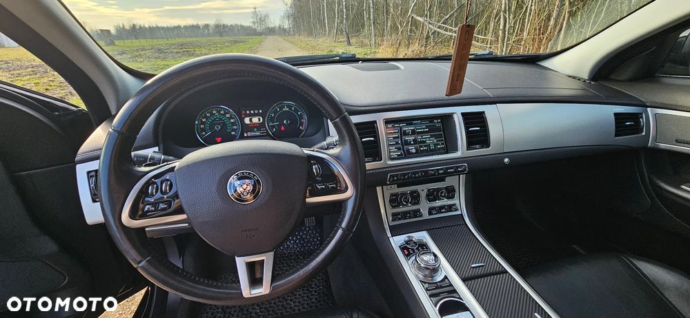Jaguar XF 2.0 T Premium Luxury - 21