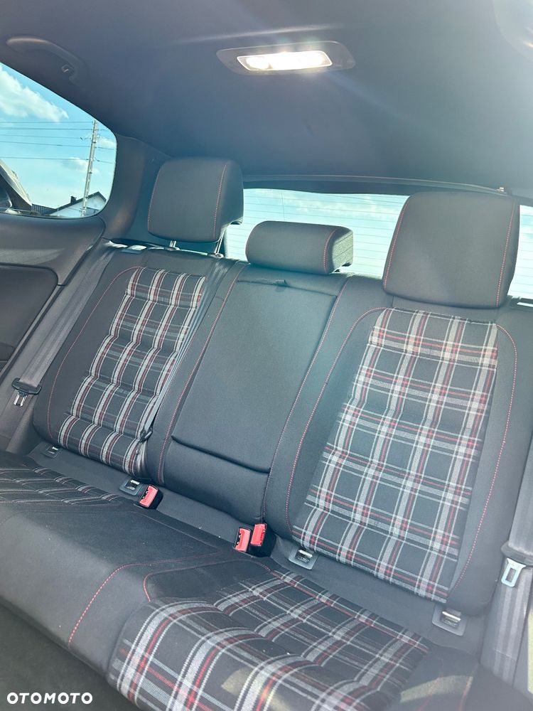 Volkswagen Golf - 14