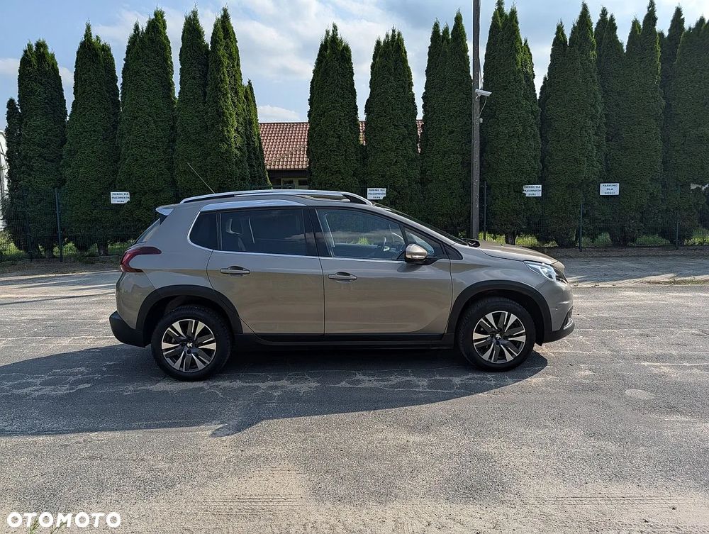 Peugeot 2008 1.2 Pure Tech Allure S&S - 9