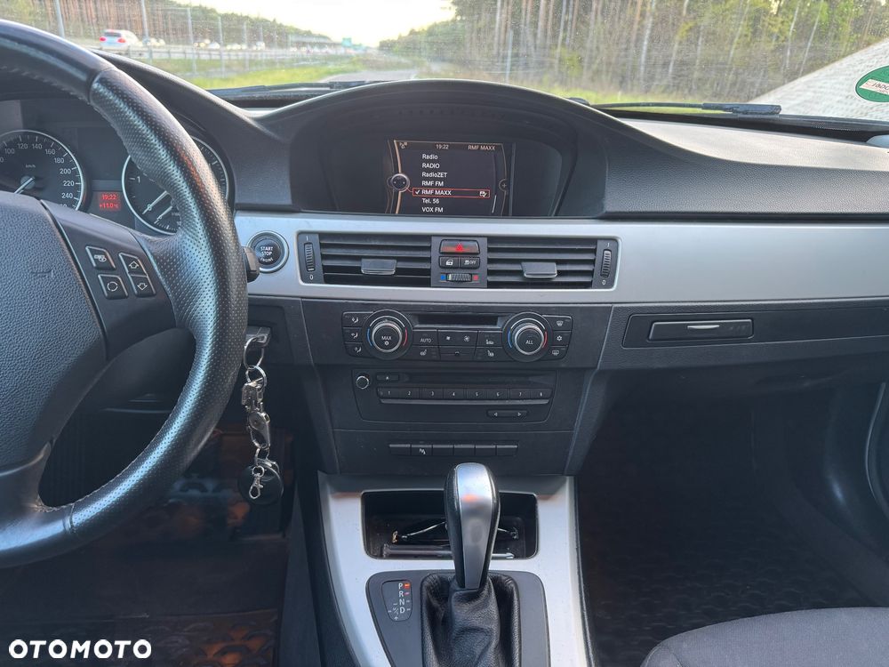 BMW Seria 3 320d DPF Edition Exclusive - 24