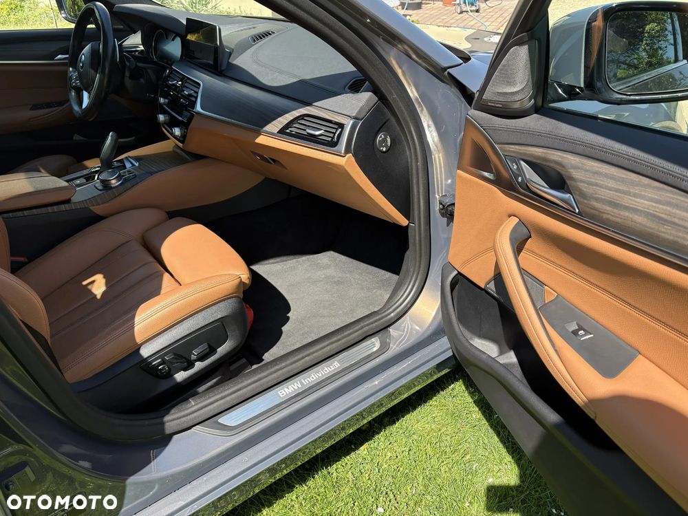 BMW Seria 5 530i xDrive Luxury Line - 32