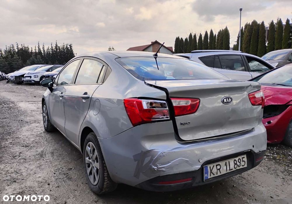 Kia Rio - 4