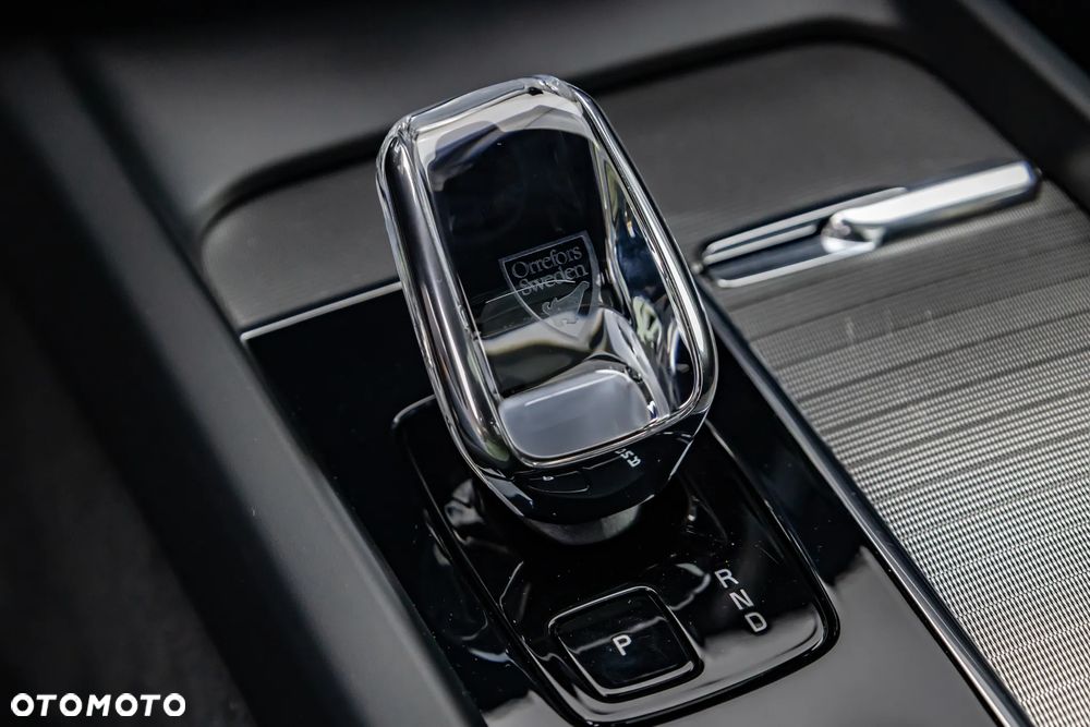 Volvo XC 60 B5 B AWD Ultimate Dark - 21