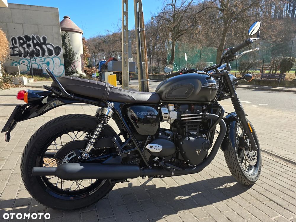 Triumph Bonneville - 3