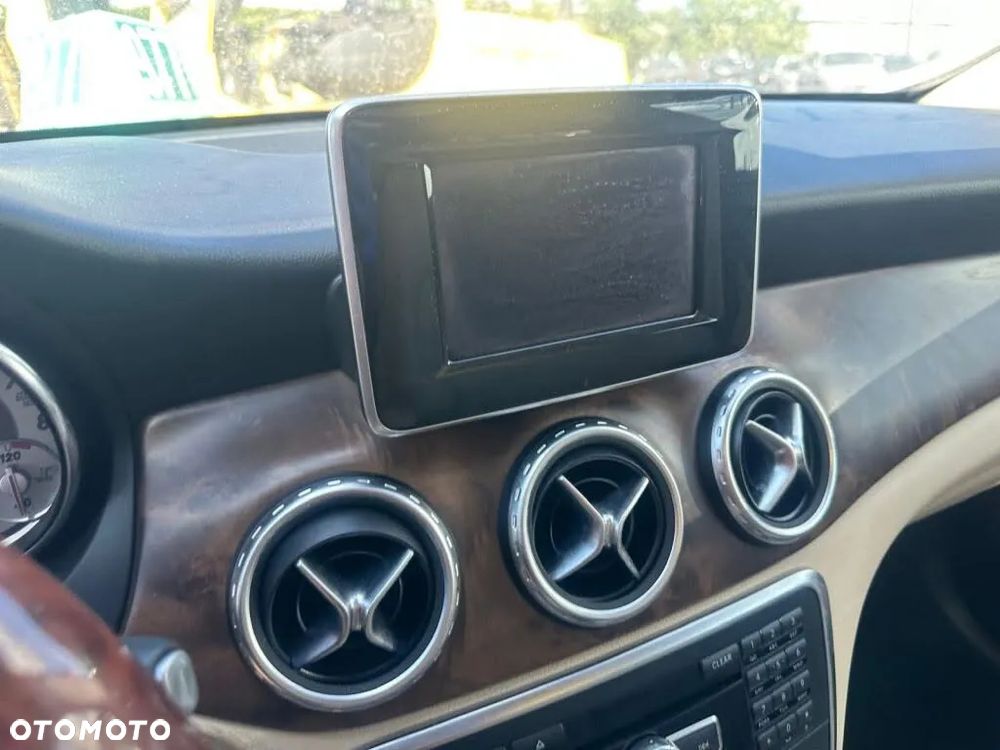 Mercedes-Benz GLA 250 4-Matic - 5