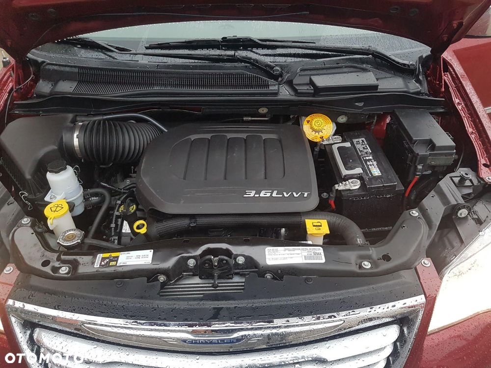 Chrysler Town & Country - 6