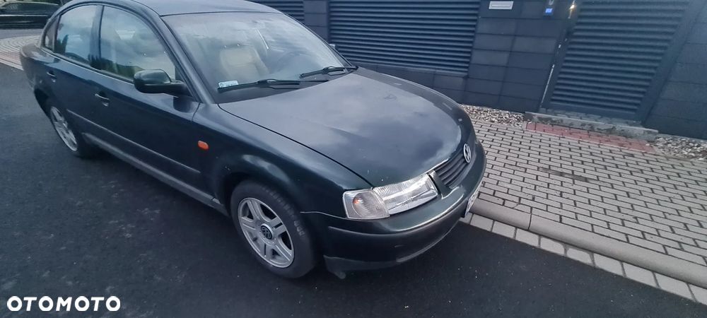 Volkswagen Passat 1.9 TDI Highline - 1