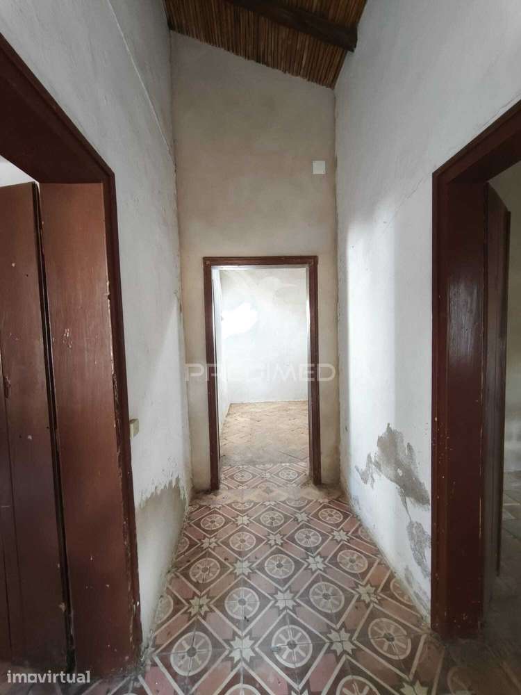 Casa térrea tradicional para recuperar com quintal e garagem - Conc... - Grande imagem: 4/37