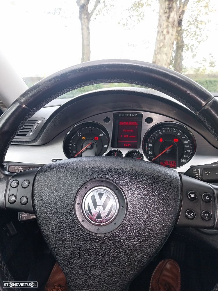 VW Passat 2.0 TDI Confortline - 4