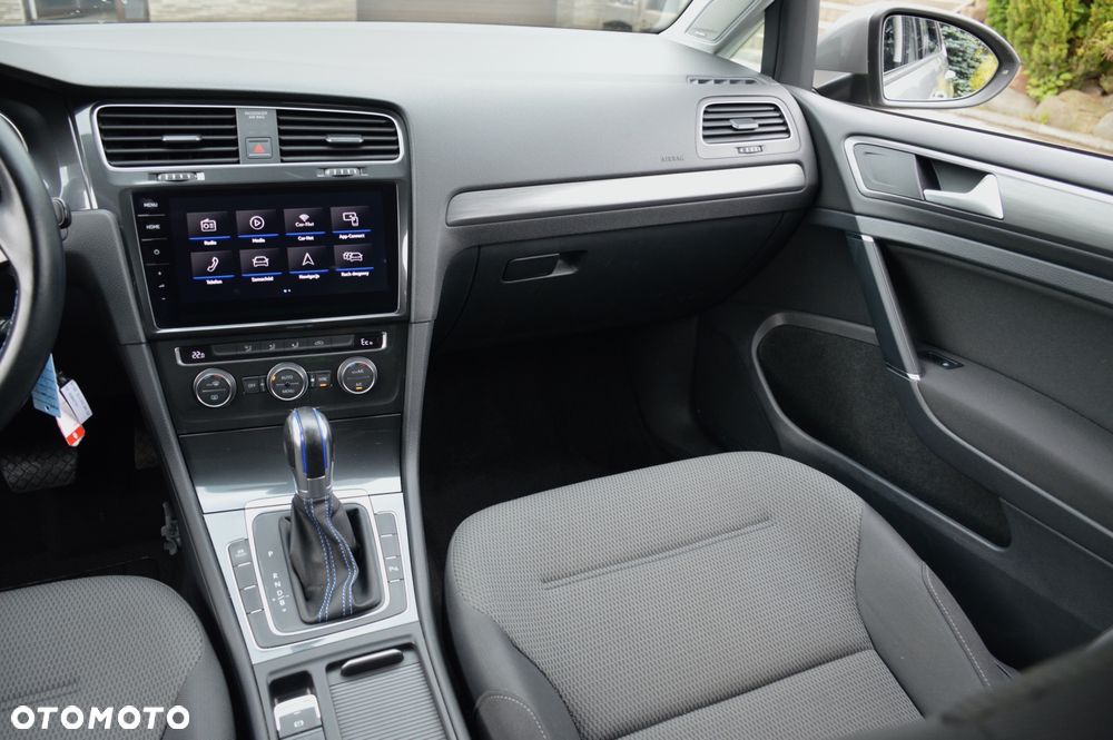 Volkswagen Golf - 23