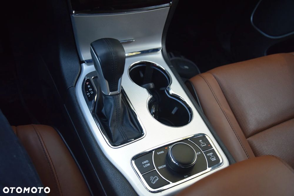 Jeep Grand Cherokee - 12