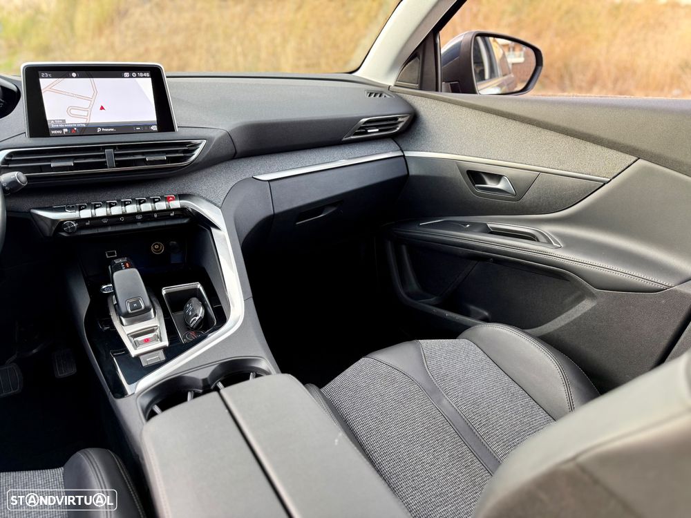 Peugeot 5008 1.2 PureTech Allure EAT8 - 11