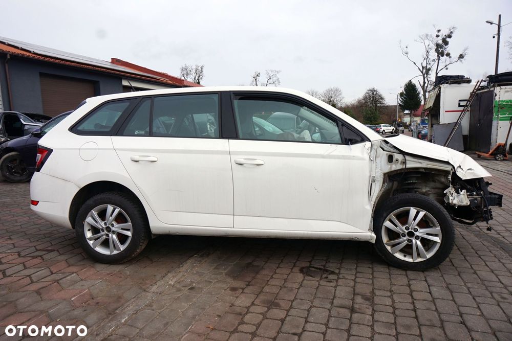 SKODA FABIA III NJ5 LIFT KOMBI 2020 LF9E 1.0 TSI DKLD 95KM QTS BIAŁY na części - 6
